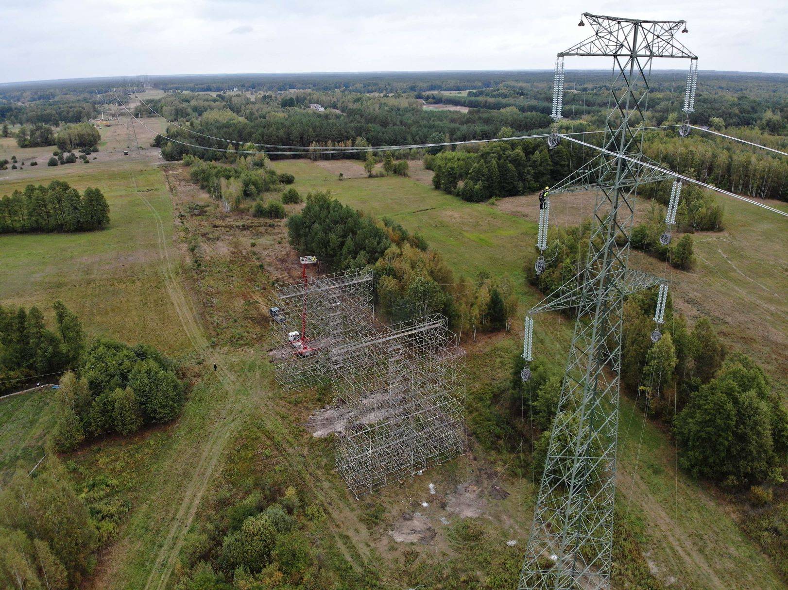 Zabezpieczenie skrzyżowania linii napowietrznych 110 i 400 kV