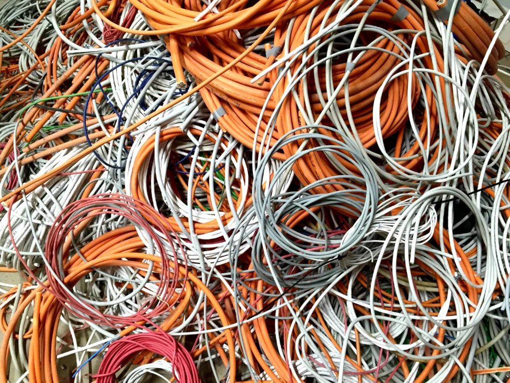 lekkie i wytrzymałe przewody elektryczne