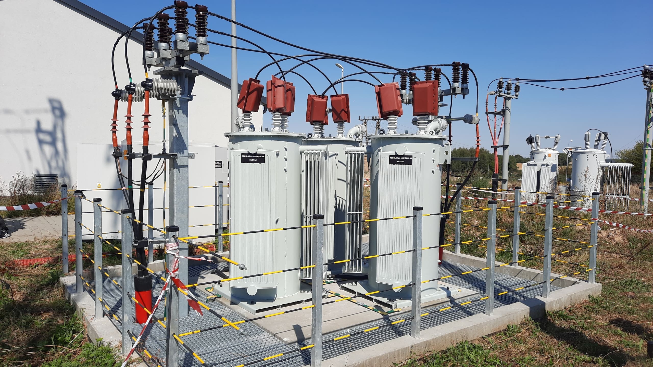 Regulatory napięcia 15 kV